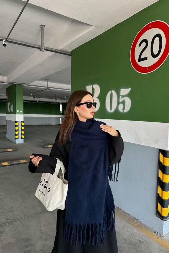 Püsküllü Şal Atkı Lacivert