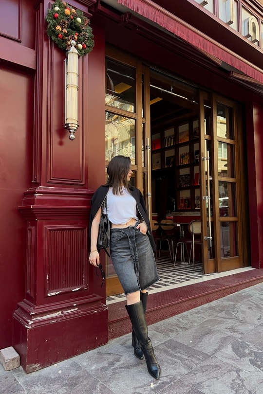 Kesik Paça İp Kemerli Denim Şort Füme