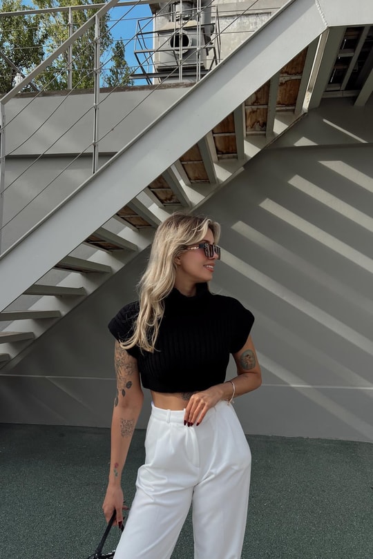 Boğazlı Crop Süveter Siyah