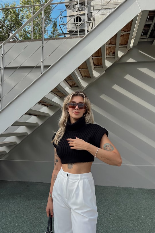 Boğazlı Crop Süveter Siyah