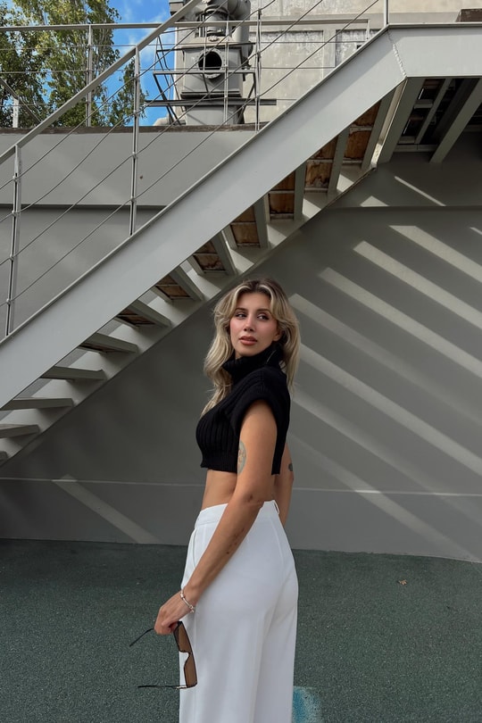 Boğazlı Crop Süveter Siyah