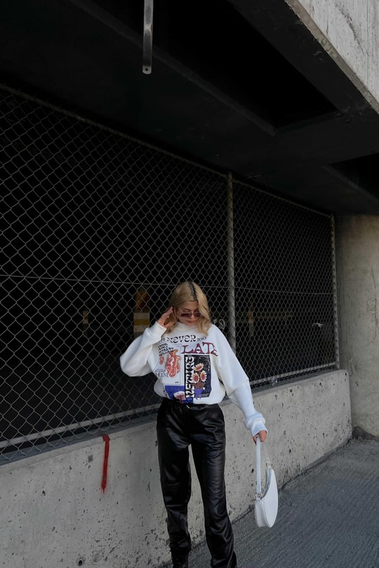 Dik Yaka Baskılı Sweatshirt Ekru