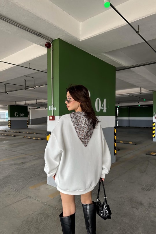 Fular Yaka Sweatshirt Beyaz