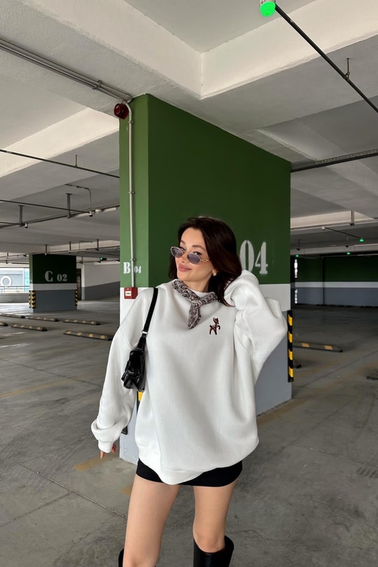 Fular Yaka Sweatshirt Beyaz
