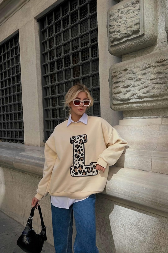 Harf Leopar Nakışlı Sweat Bej