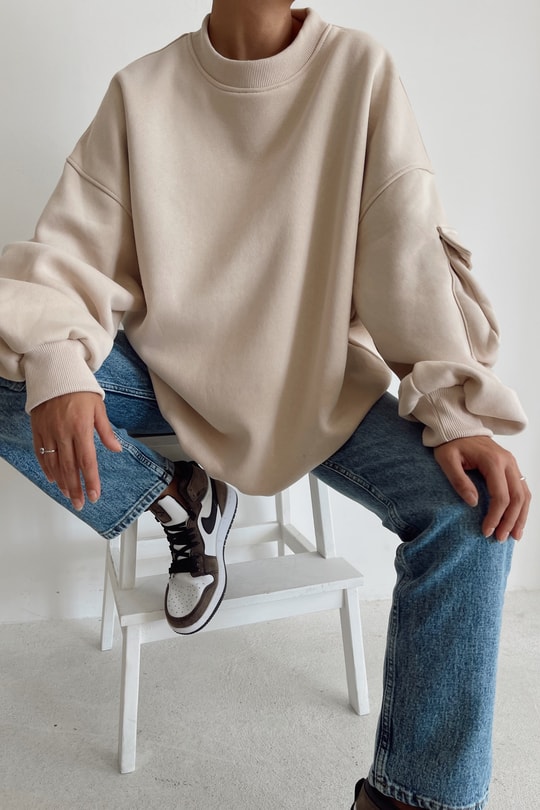Kolu Cep Detaylı Oversize Sweatshirt Bej