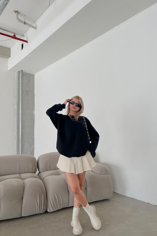 Mini Kalp Nakışlı Sweatshirt Siyah