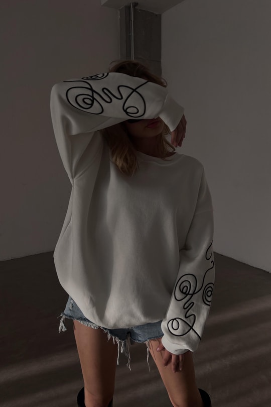 Nakış Kol Sweatshirt Beyaz