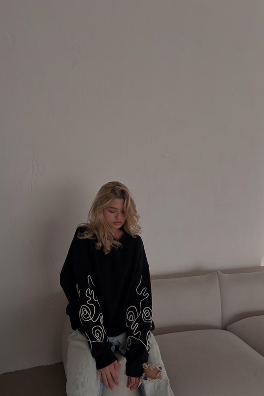 Nakış Kol Sweatshirt Siyah
