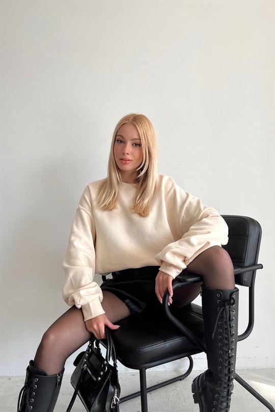 Ribanalı Bisiklet Yaka Basic Sweatshirt Krem