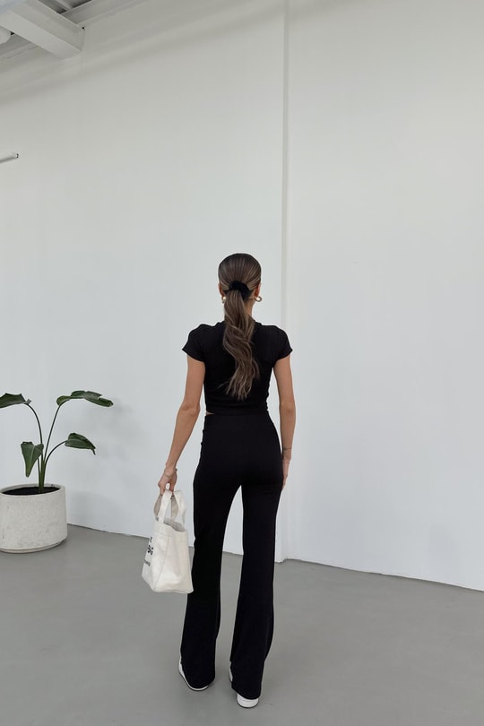 Bagğcıklı Model Takım Siyah