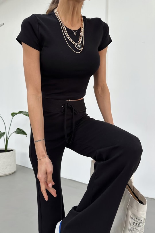 Bagğcıklı Model Takım Siyah