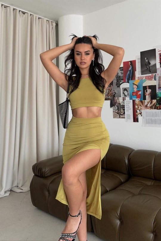 Halter Yaka Yırtmaçlı Etekli Takım Fıstık Yeşili