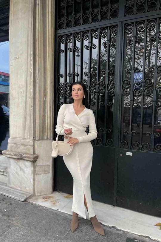 Kruvaze Yaka Etekli Triko Takım Bej