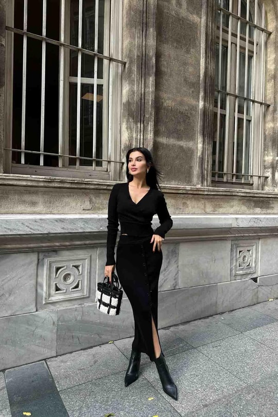 Kruvaze Yaka Etekli Triko Takım Siyah