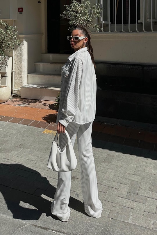 Oversize Çizgili Gömlekli Takım Beyaz