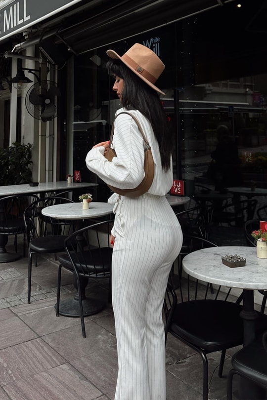 Oversize Çizgili Gömlekli Takım Beyaz