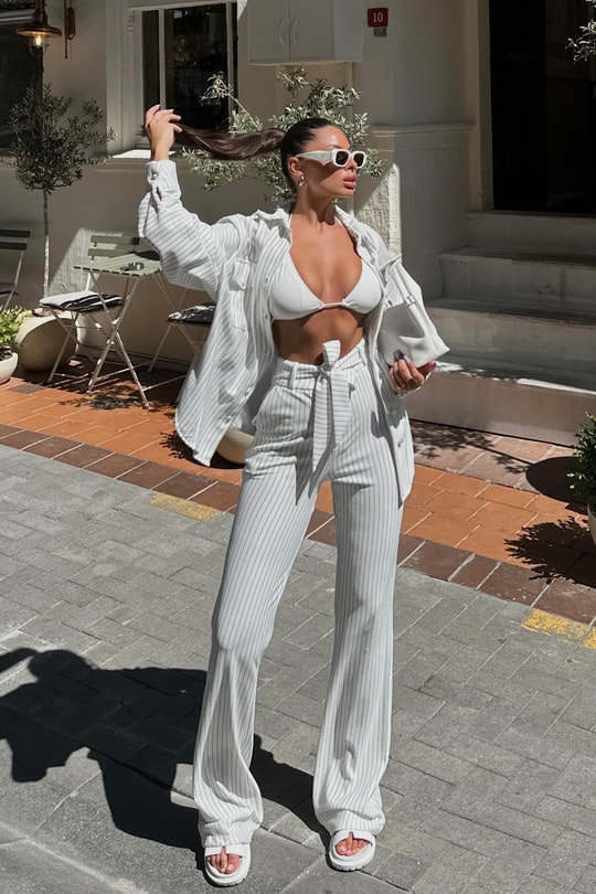 Oversize Çizgili Gömlekli Takım Beyaz