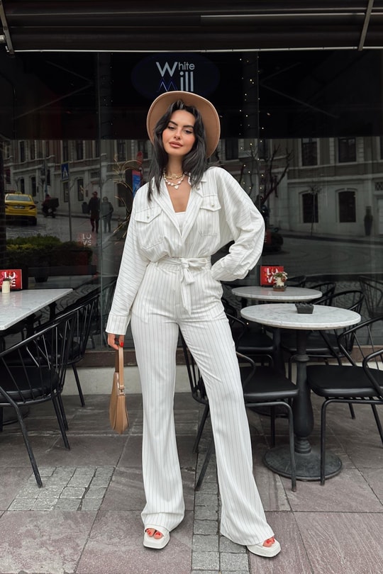 Oversize Çizgili Gömlekli Takım Beyaz