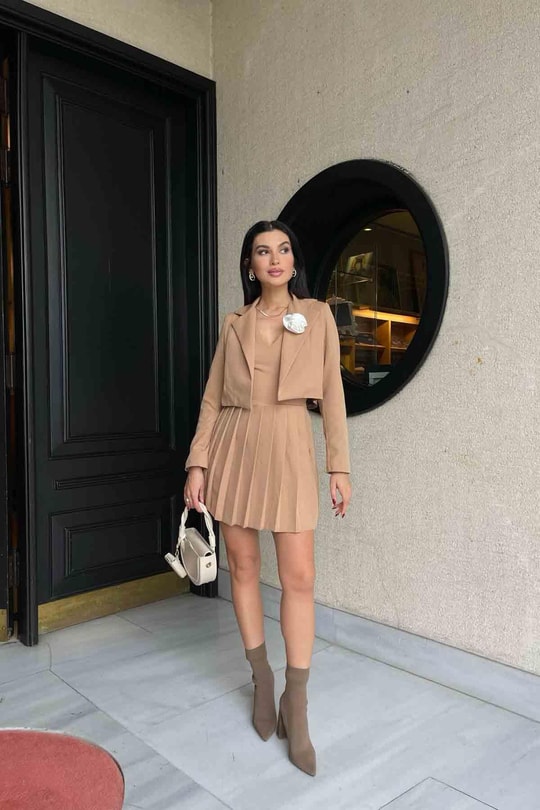 Pileli Gül Detay Elbise Takim Taba