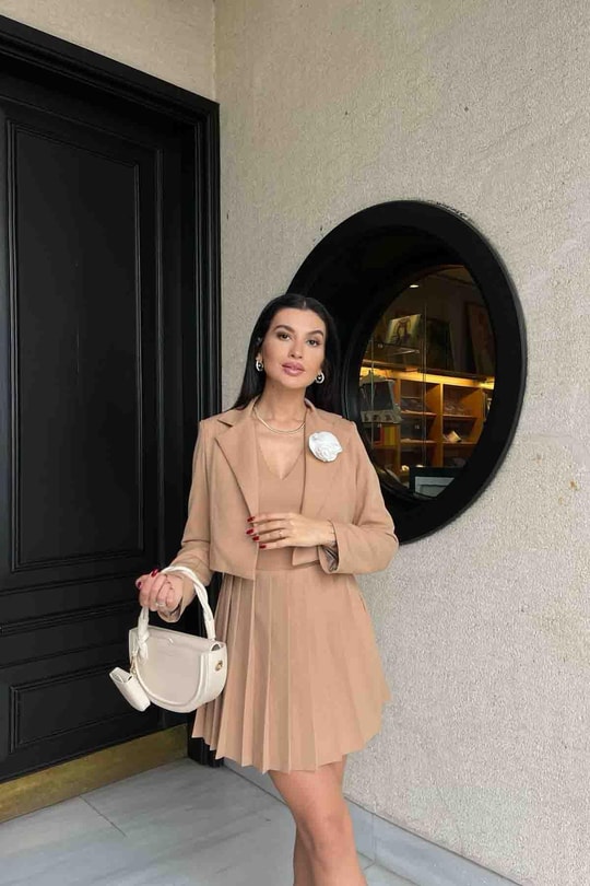 Pileli Gül Detay Elbise Takim Taba