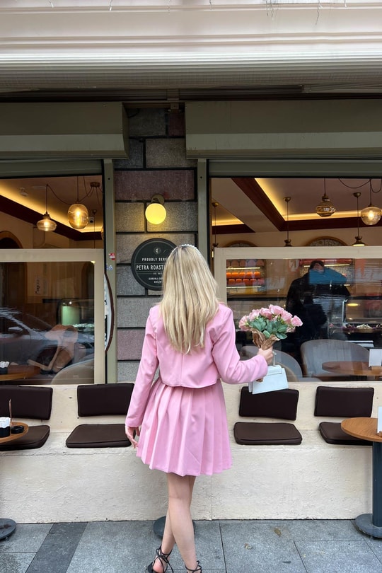 Pileli Gül Detay Elbise Takim Pembe