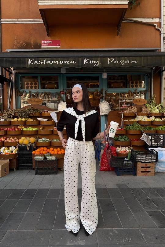 Puantiye Fularlı Takım Siyah