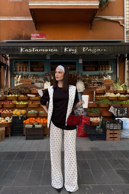 Puantiye Fularlı Takım Siyah