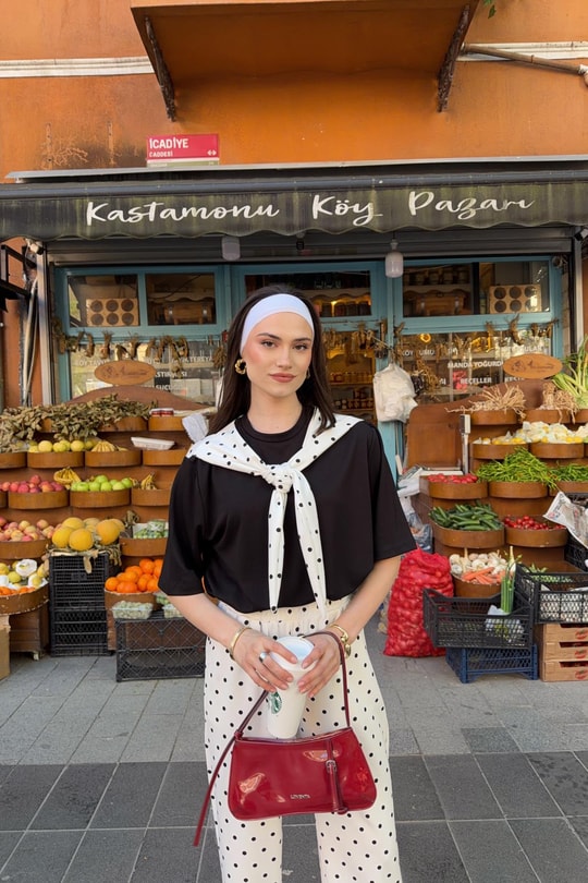 Puantiye Fularlı Takım Siyah