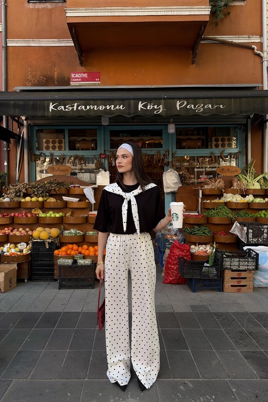 Puantiye Fularlı Takım Siyah