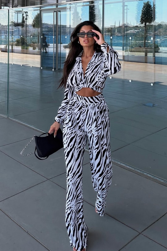Zebra Desen Piliseli Takım Siyah-Beyaz