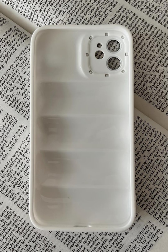 Basic Şişme Telefon Kılıfı iPhone 14 Beyaz