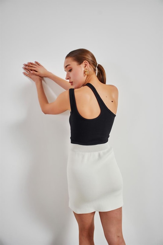 Asimetrik Fitilli Top Siyah