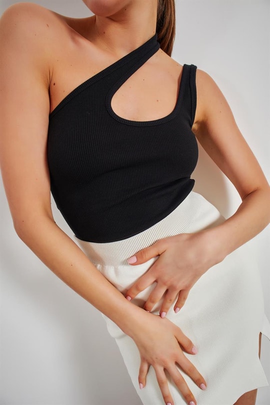 Asimetrik Fitilli Top Siyah