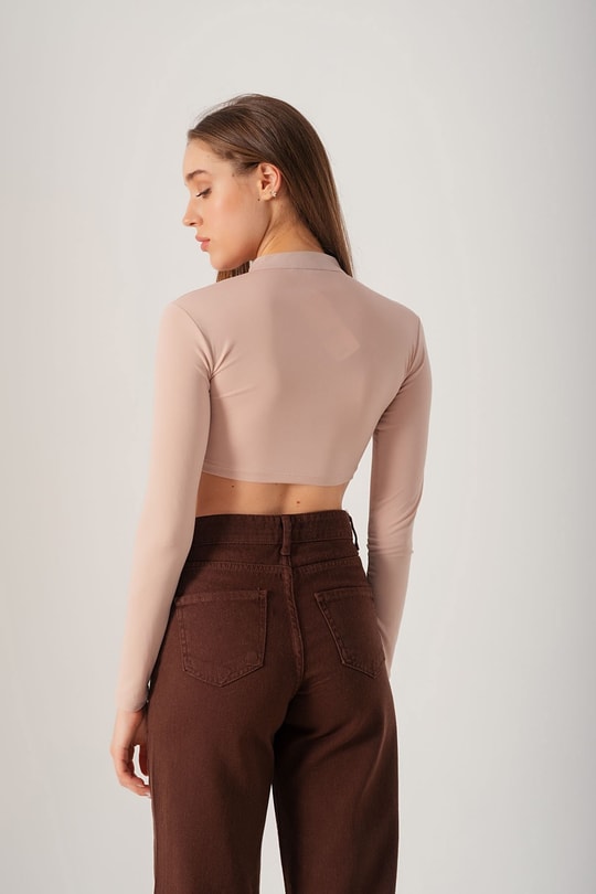 Degaje Yaka Chain Crop Top Bej