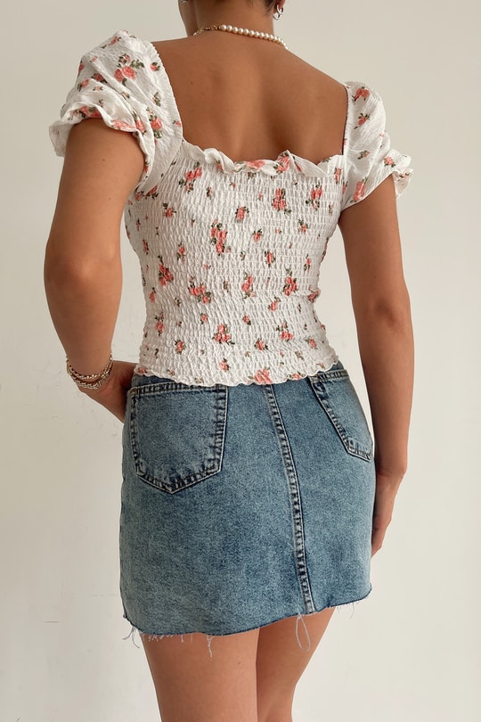 Gipe Detay Çiçek Desenli Crop Beyaz