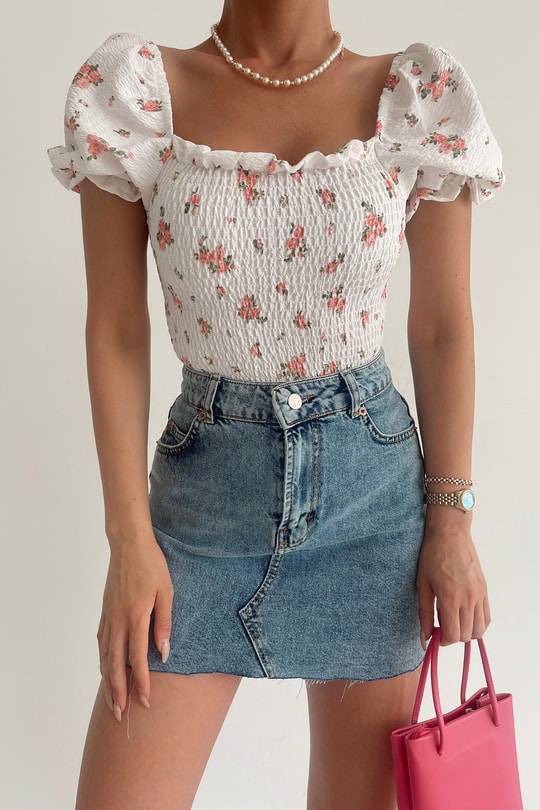 Gipe Detay Çiçek Desenli Crop Beyaz