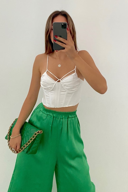 Gipe Detaylı Askılı Crop Beyaz