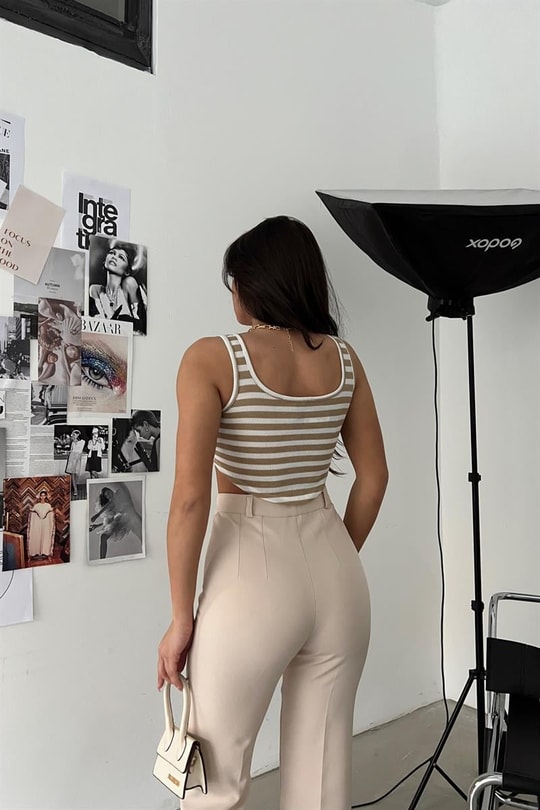 Oval Çizgili Crop Top Bej