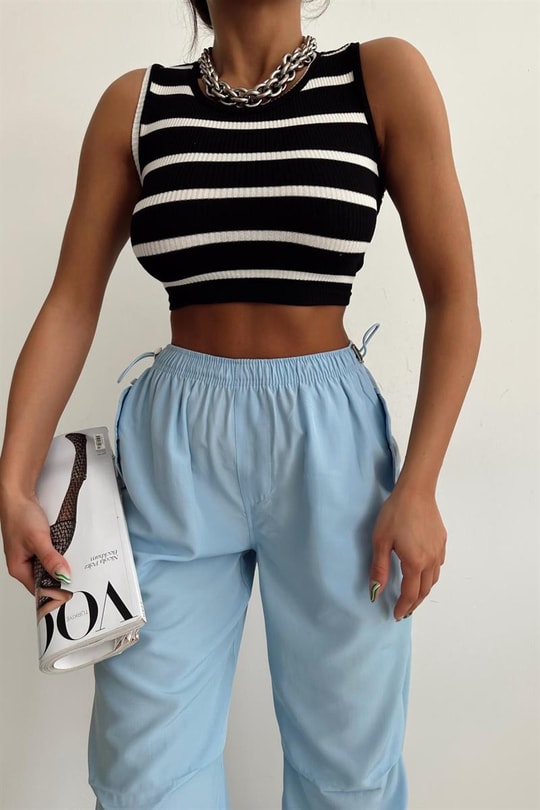Sıfır Kol Çizigli Crop Top Siyah