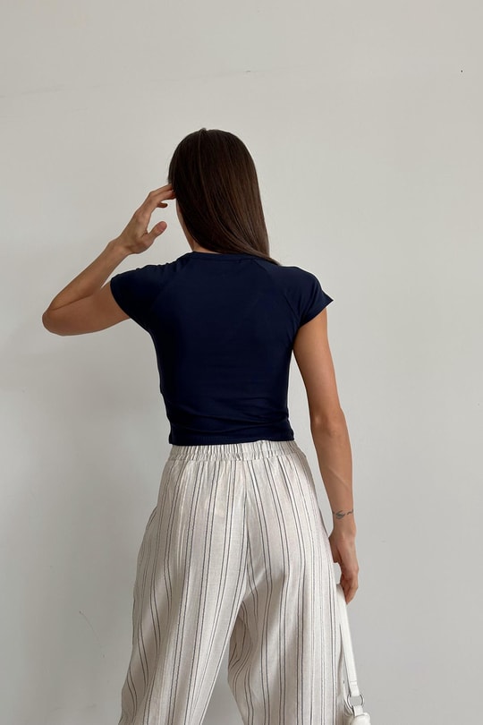 V Yaka Basic Crop Lacivert