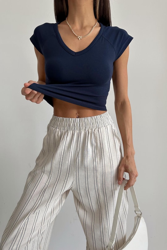 V Yaka Basic Crop Lacivert
