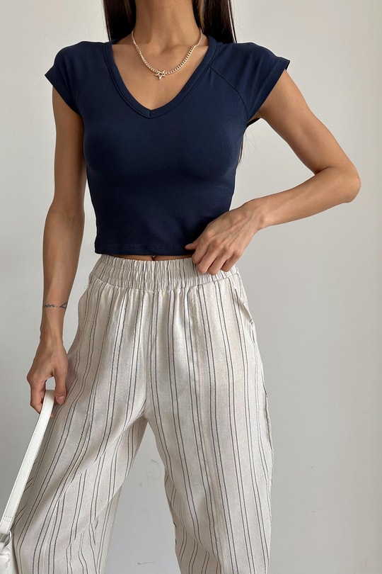 V Yaka Basic Crop Lacivert