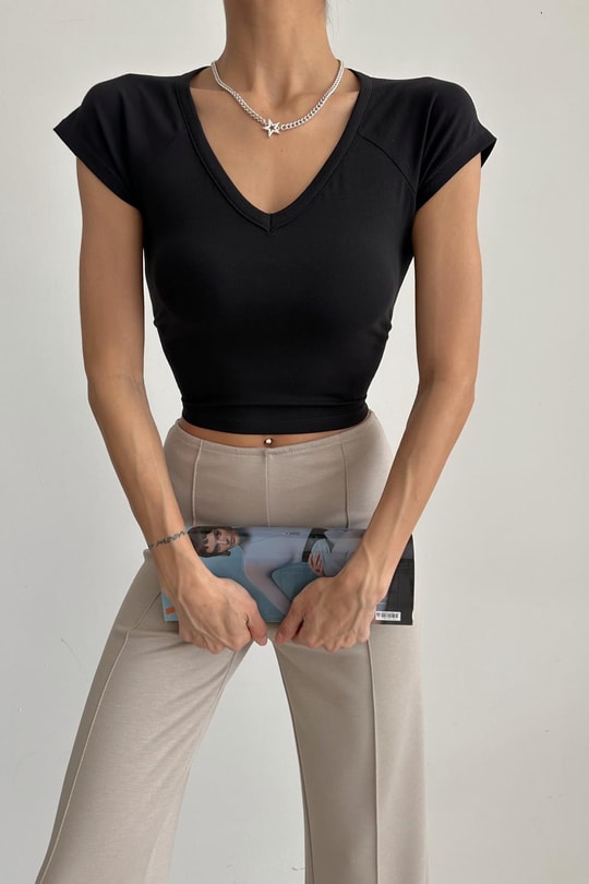 V Yaka Basic Crop Siyah