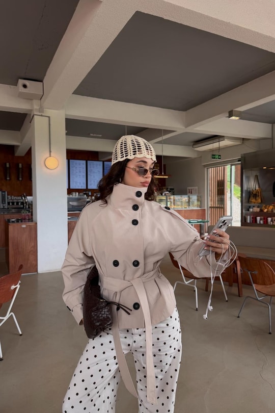 Dik Yaka Kısa Trenchcoat Taş
