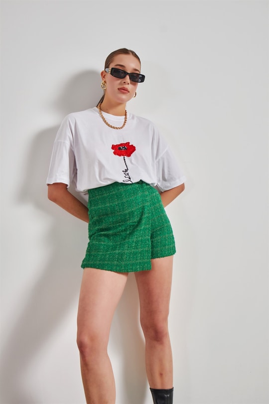 Çiçek Nakışlı Tshirt Beyaz