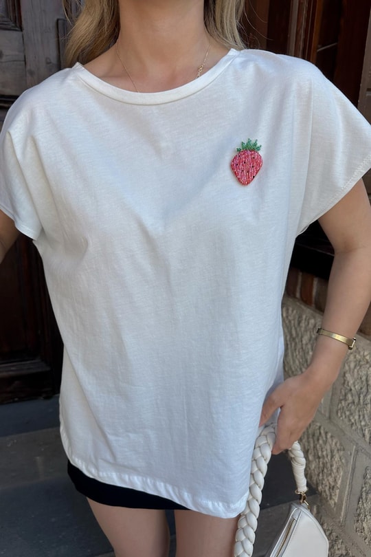 Çilek Detaylı Tshirt Beyaz