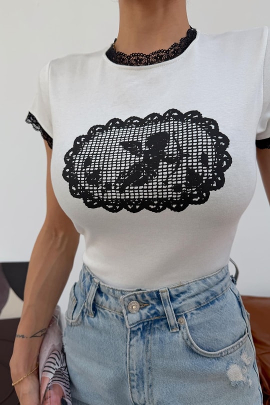 Dantel Yaka Angel Baskılı Tshirt Beyaz