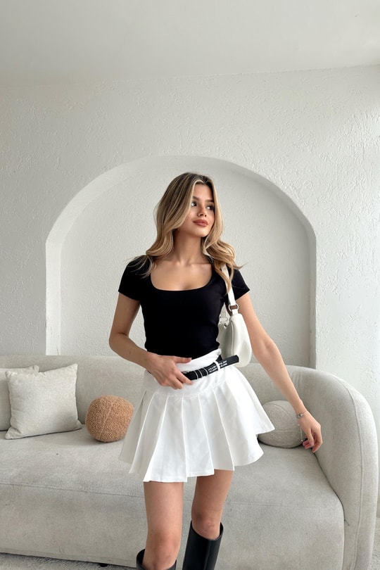 Kare Yaka Basic Tshırt Siyah