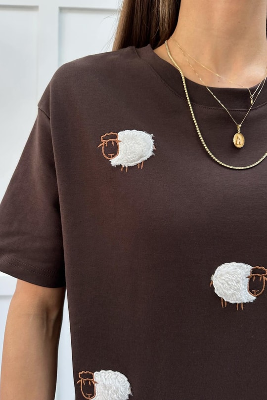Kuzu Kabartmalı Tshirt Kahve